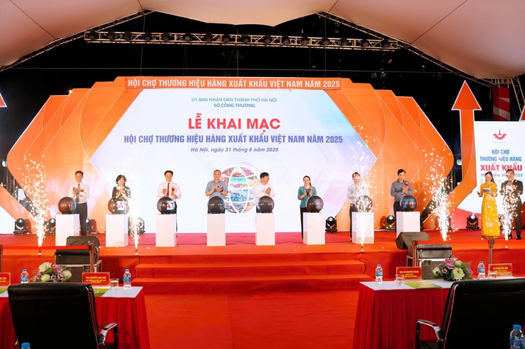 Lễ khai mạc hội chợ thương hiệu hàng xuất khẩu Việt Nam